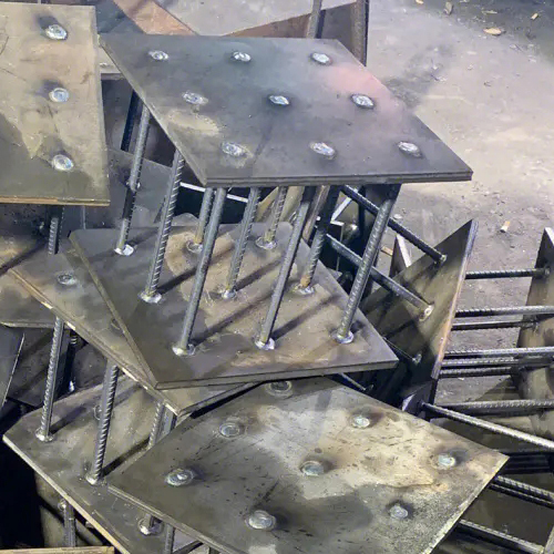 在确定玉树预埋件位置时，需要考虑以下几点